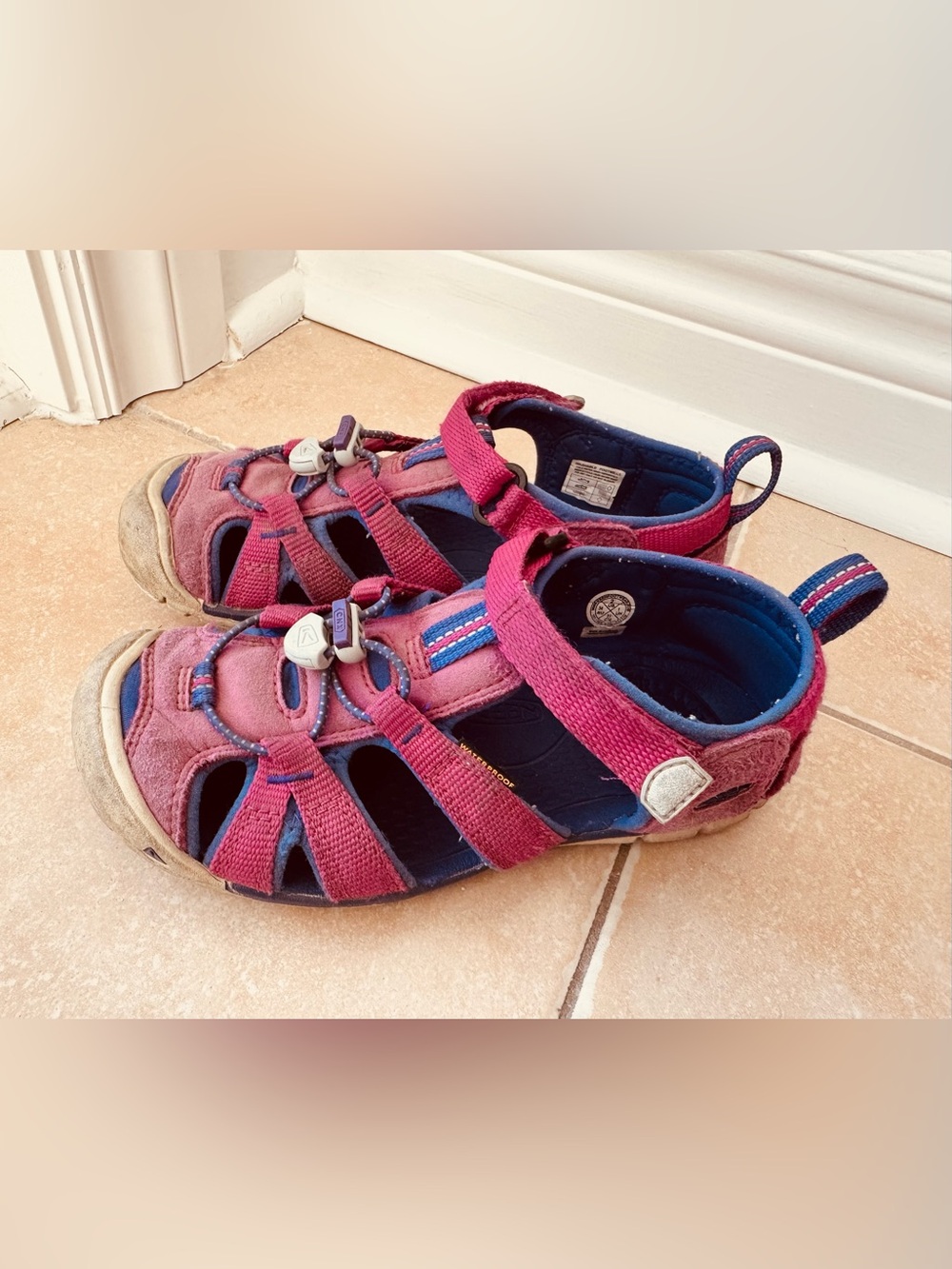 Keen sandals youth size 2 (34)
